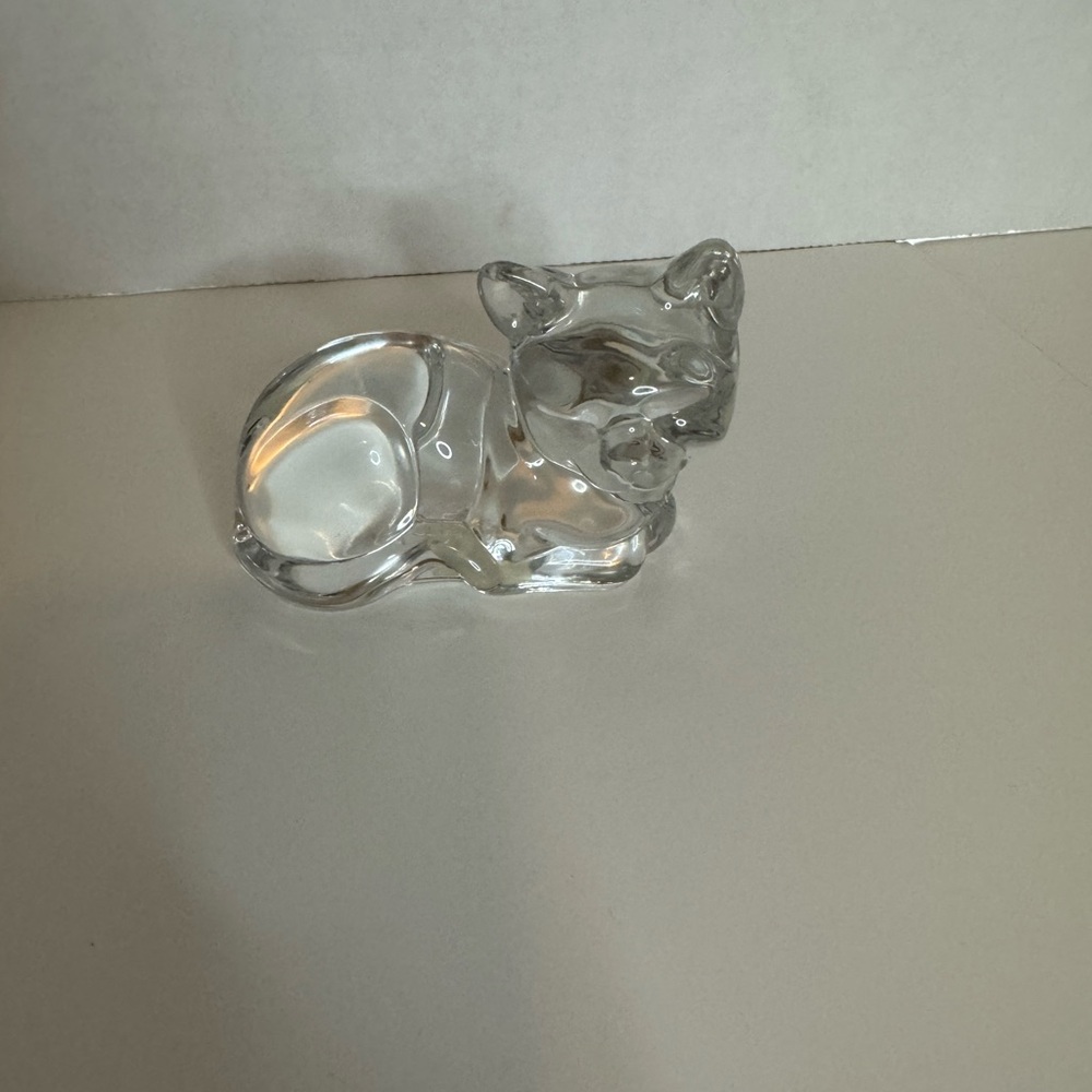 Crystal clear glass cat figurine. Not branded. Approx. 2 1/2” tall. - Picture 3 of 3